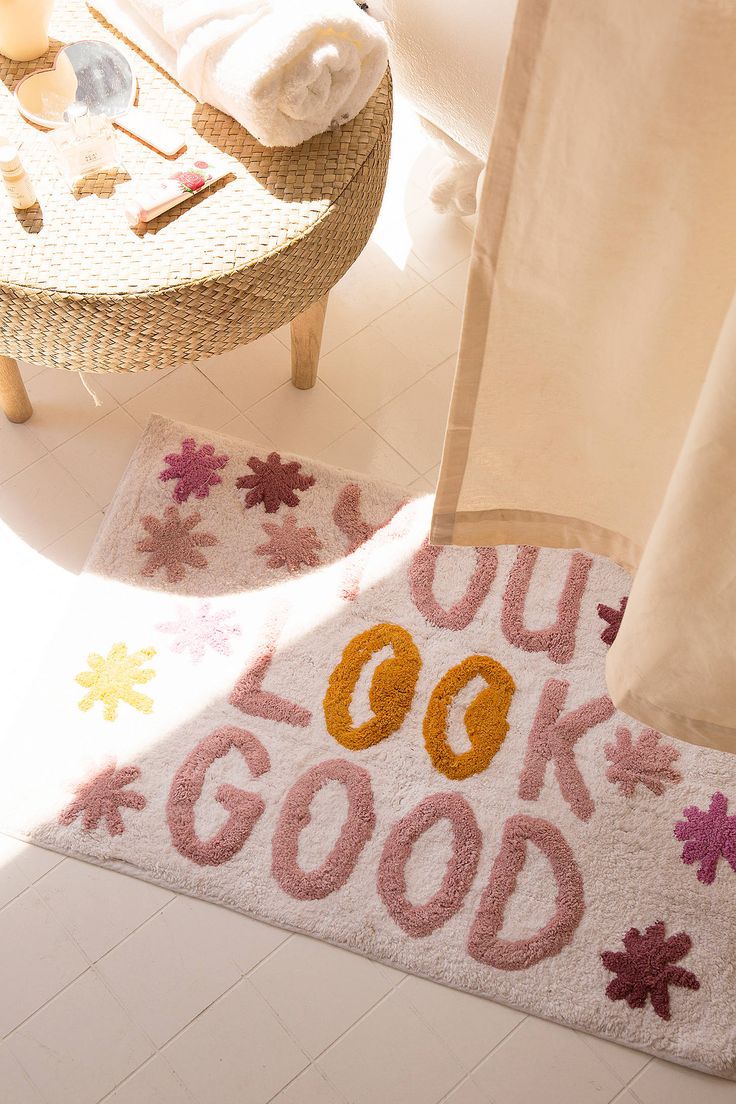 Quirky slogan bath/door mat : You look good