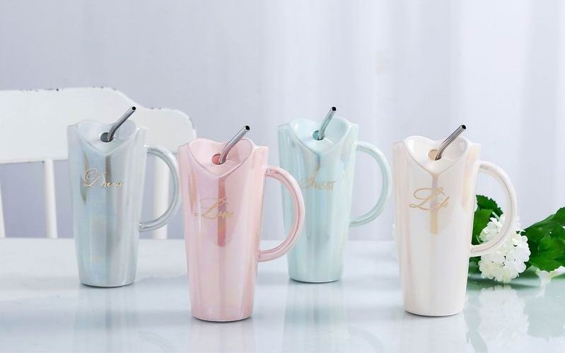 Tall holographic ceramic mug with straw