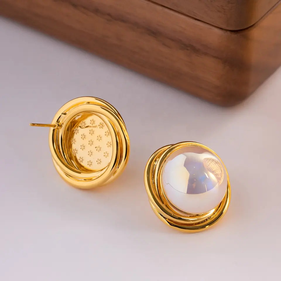 French Minimalist Class Pearl Earrings